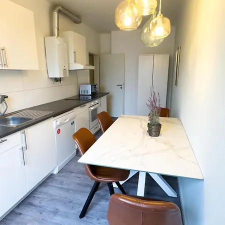 Fuer 5 Gaeste Grosse Kueche Messe- Und Citynah