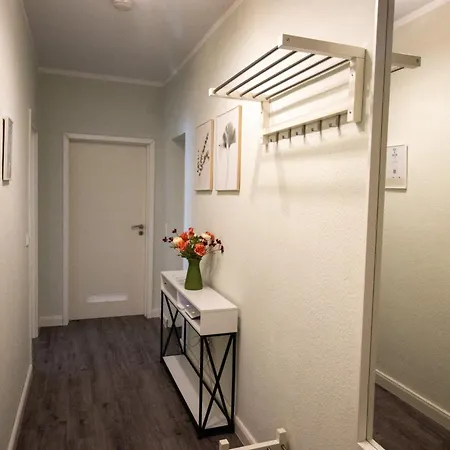 Appartement Fuer 5 Gaeste Grosse Kueche Messe- Und Citynah *